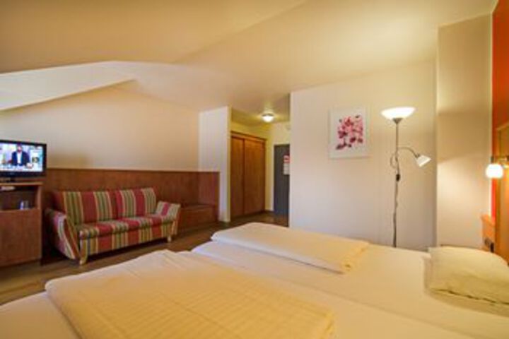Room 40 of 84