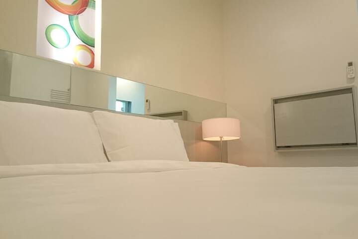 Room 12 of 33