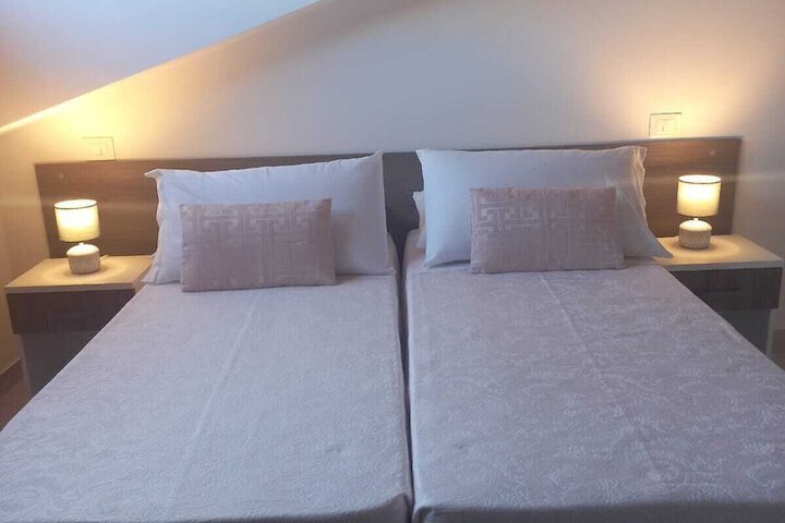 Room 2 of 24