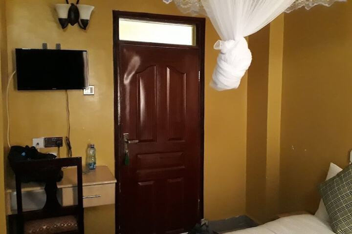 Room 4 of 26