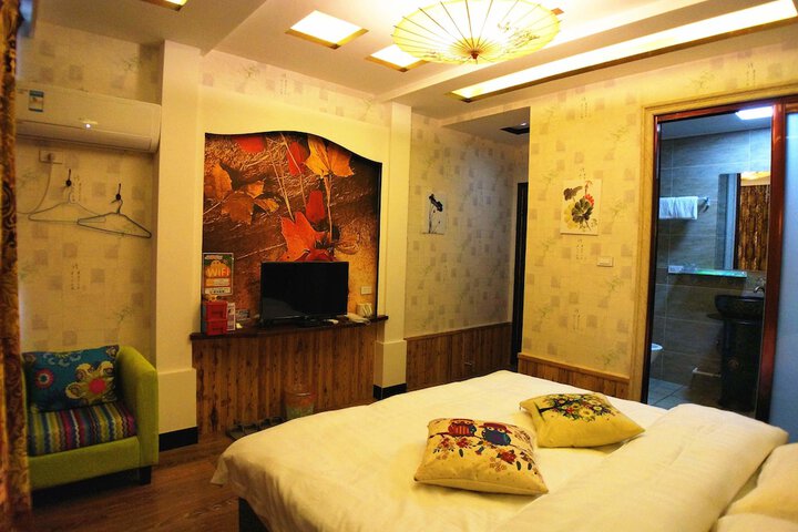 Room 11 of 24