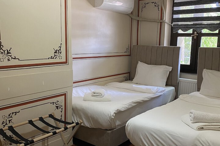 Room 19 of 38