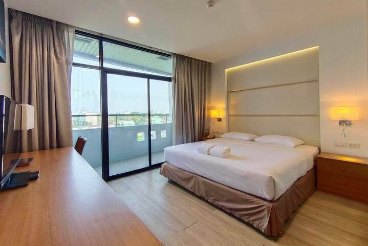 Room 45 of 102
