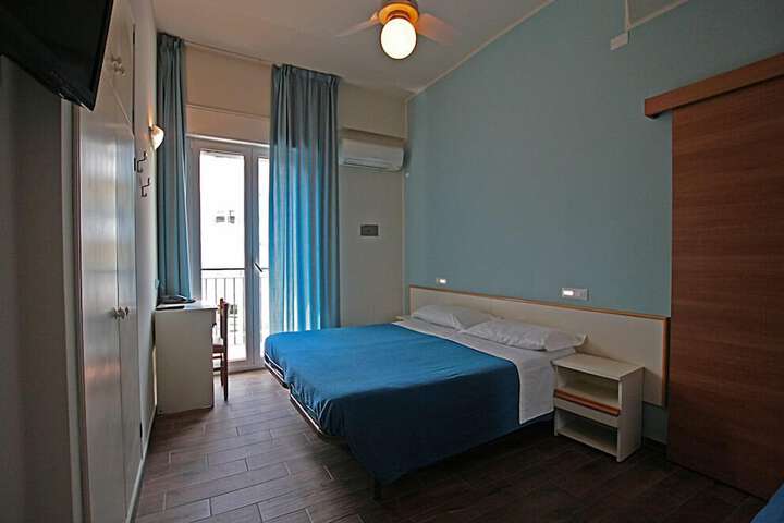Room 2 of 70
