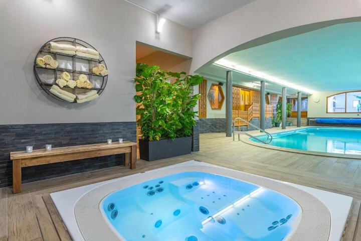 Hot tub