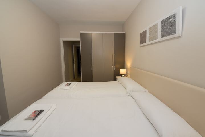 Room 3 of 124