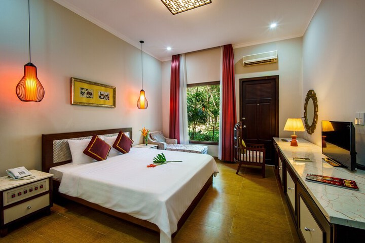 Room 3 of 71