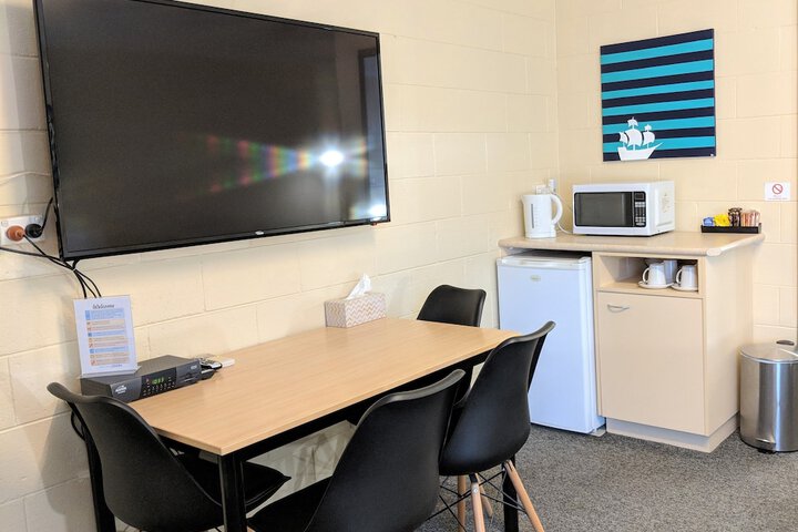 Room 6 of 25