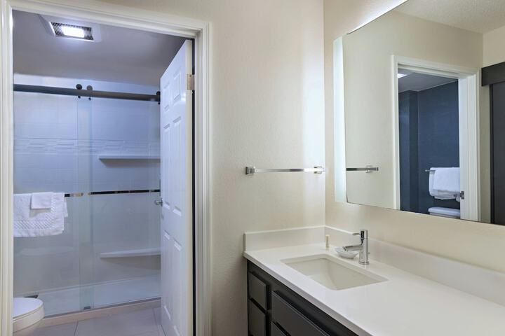 Room 32 of 47