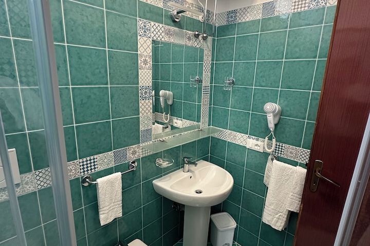 Room 20 of 38