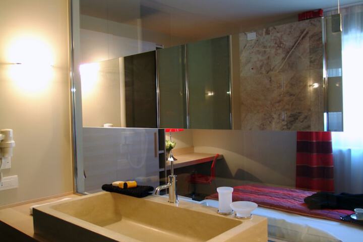 Room 28 of 54