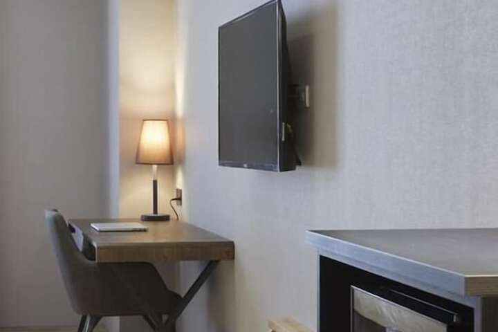Room 6 of 42