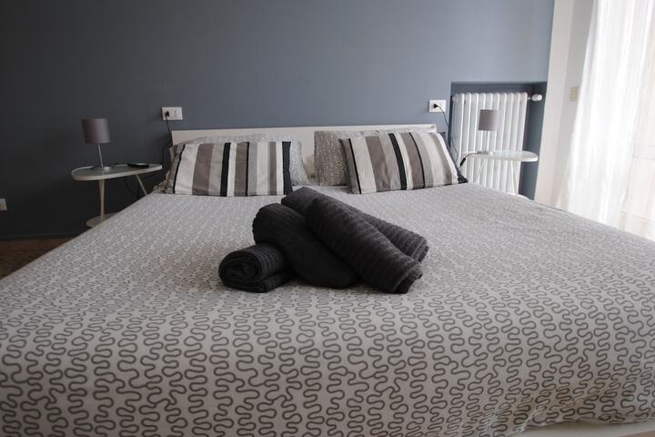 Room 11 of 24