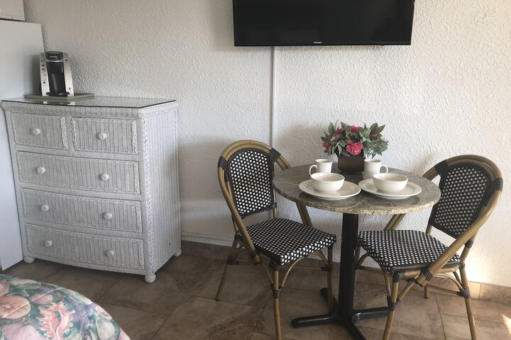 Room 5 of 44