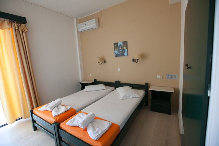Room 10 of 60
