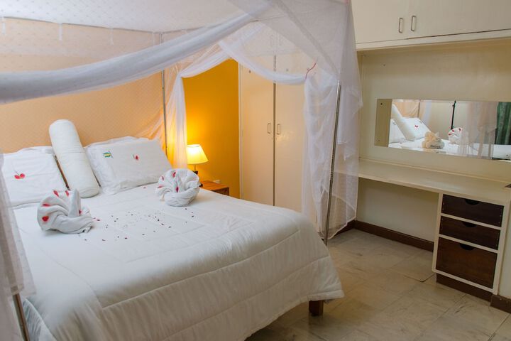 Room 2 of 10