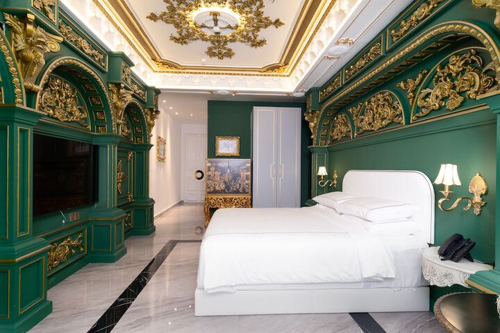 Room 80 of 195