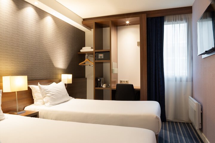 Room 14 of 50