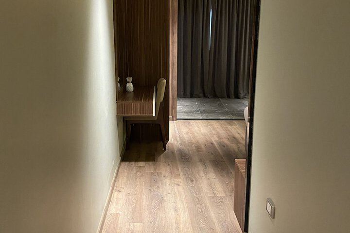 Room 34 of 114