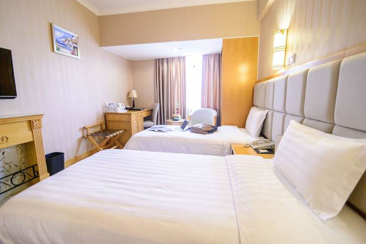 Room 12 of 66