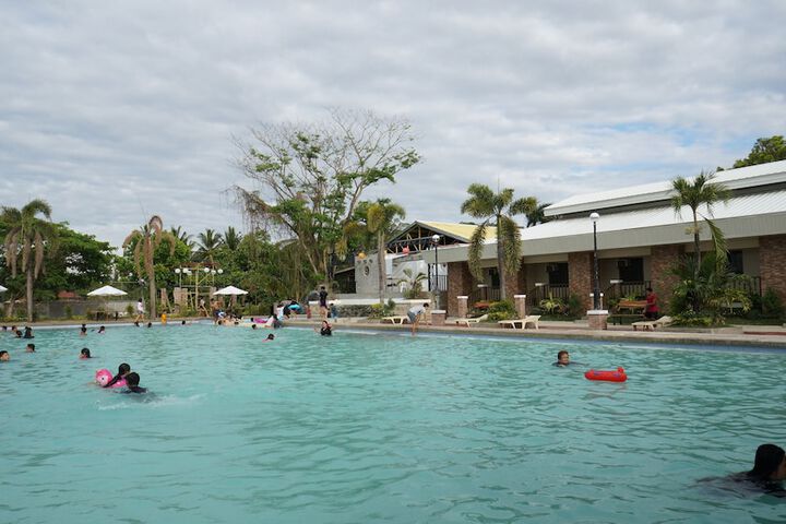 Pool 16 of 25
