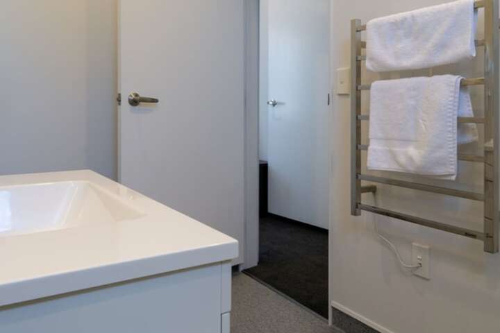 Room 34 of 40