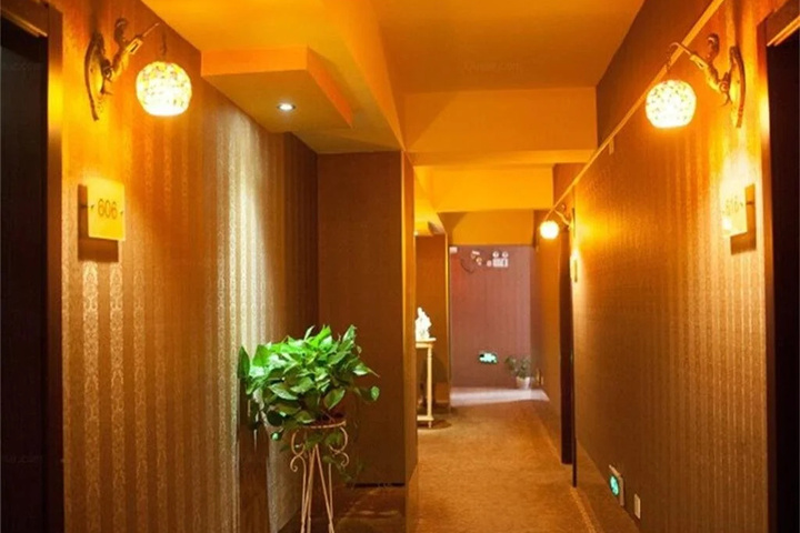 Room 5 of 12