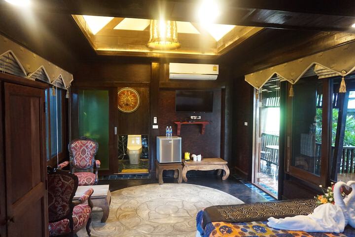 Room 32 of 100