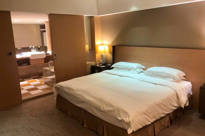 Room 25 of 69