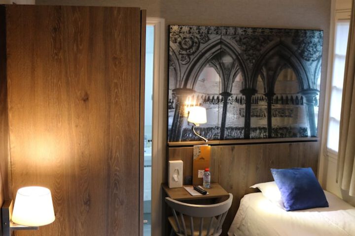 Room 72 of 94