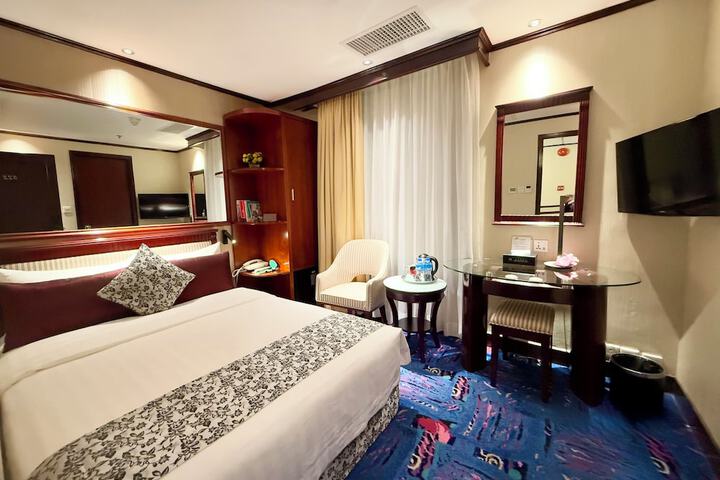 Room 18 of 46