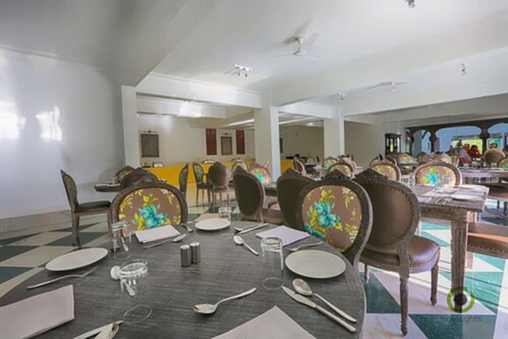 Dining 21 of 34