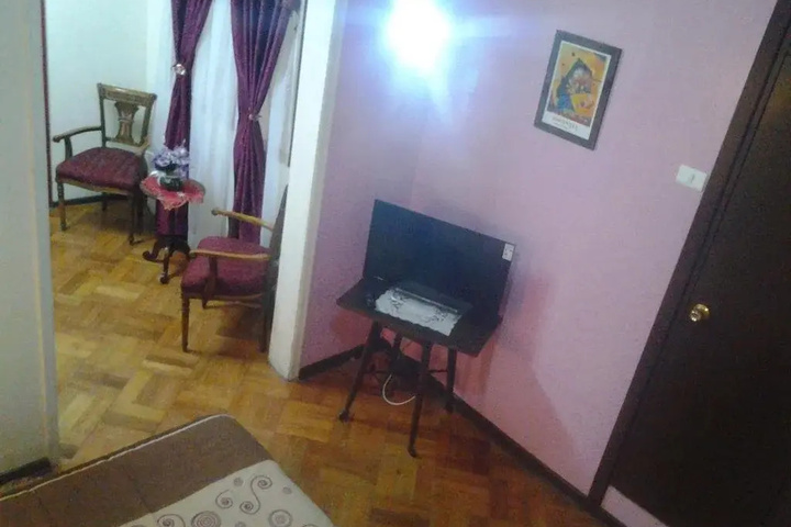 Room 5 of 9