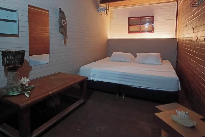 Room 16 of 80