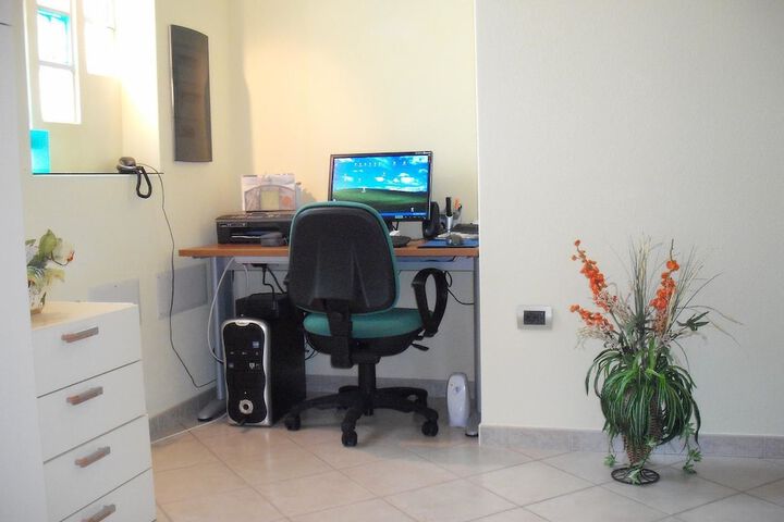 Business Center 3 of 8