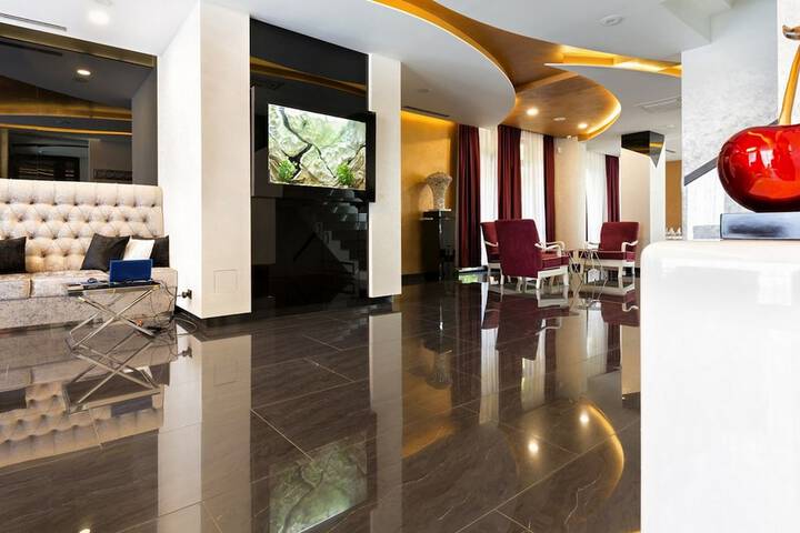 Guest Lobby