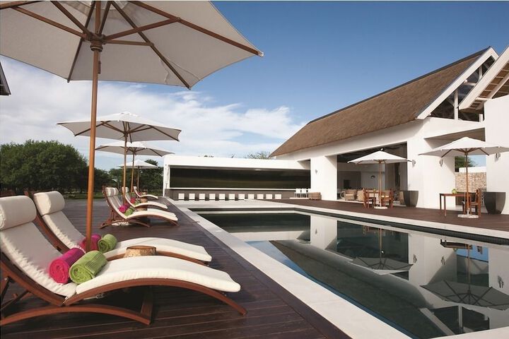 Hotel Pool