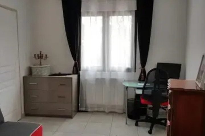 Room 2 of 10