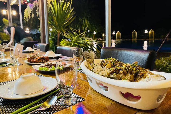 Dining 104 of 145