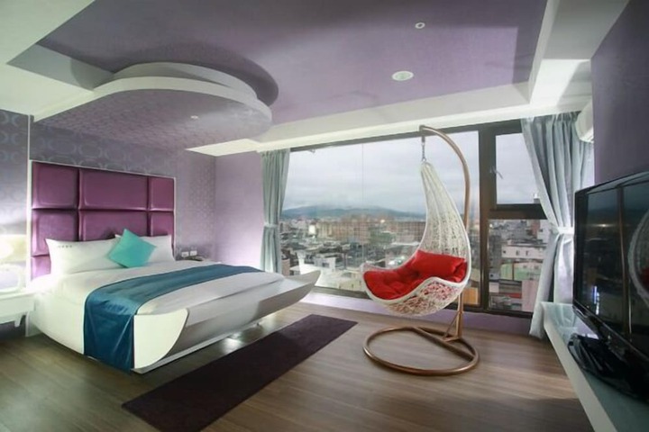 Room 12 of 34