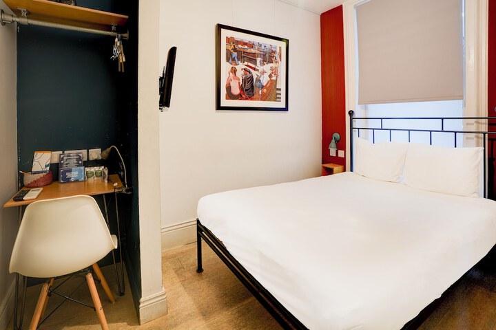 Room 7 of 27