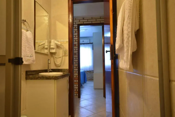 Room 7 of 16