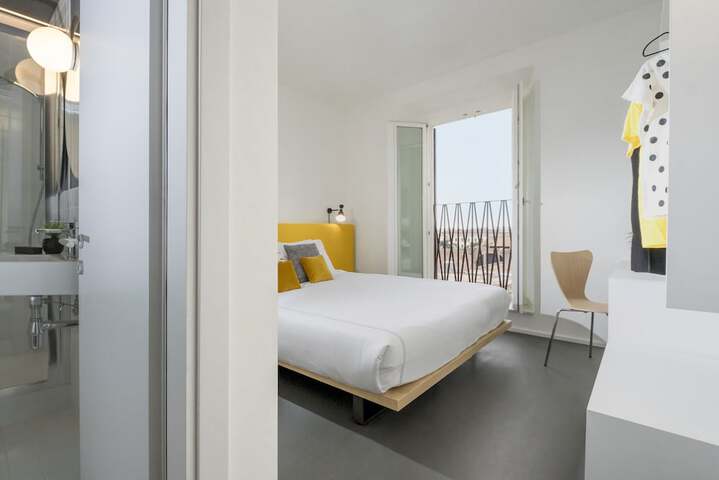 Room 6 of 33