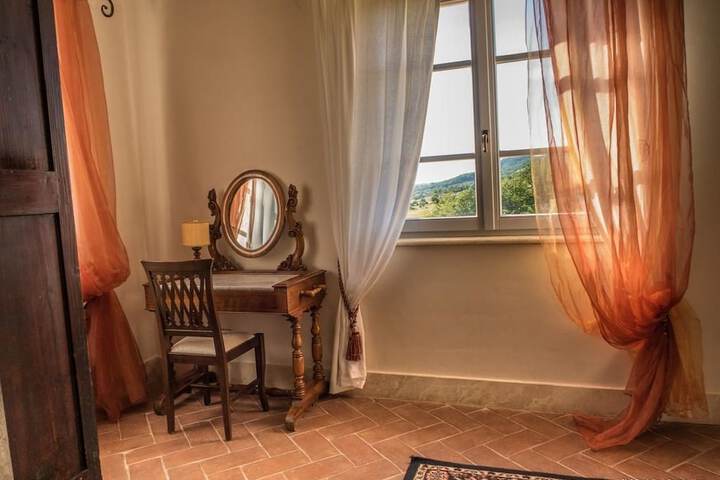 Room 27 of 65