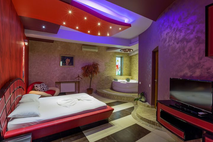 Room 12 of 53