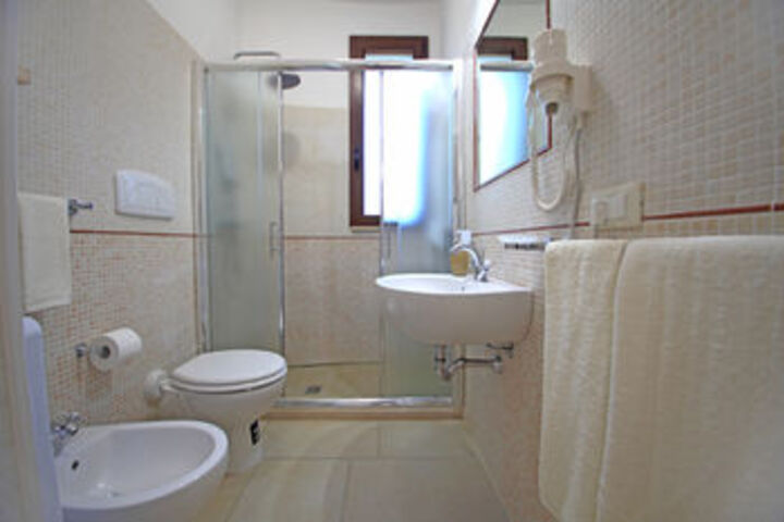 Room 3 of 44