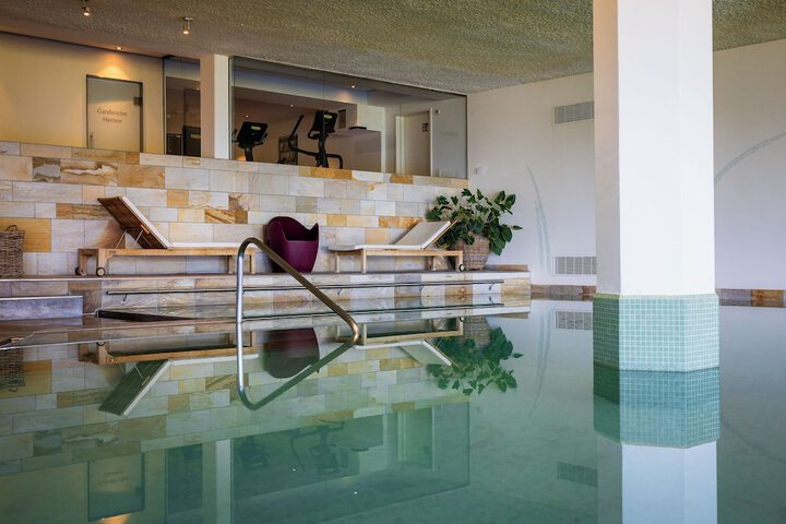 Pool 45 of 98