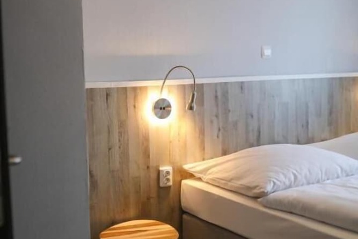 Room 2 of 25
