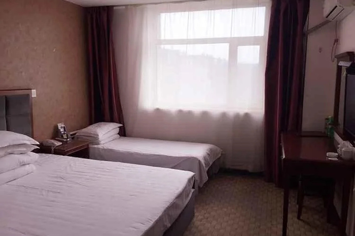 Room 7 of 9