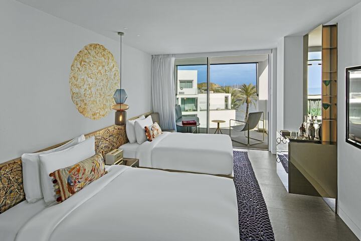 Room 15 of 152